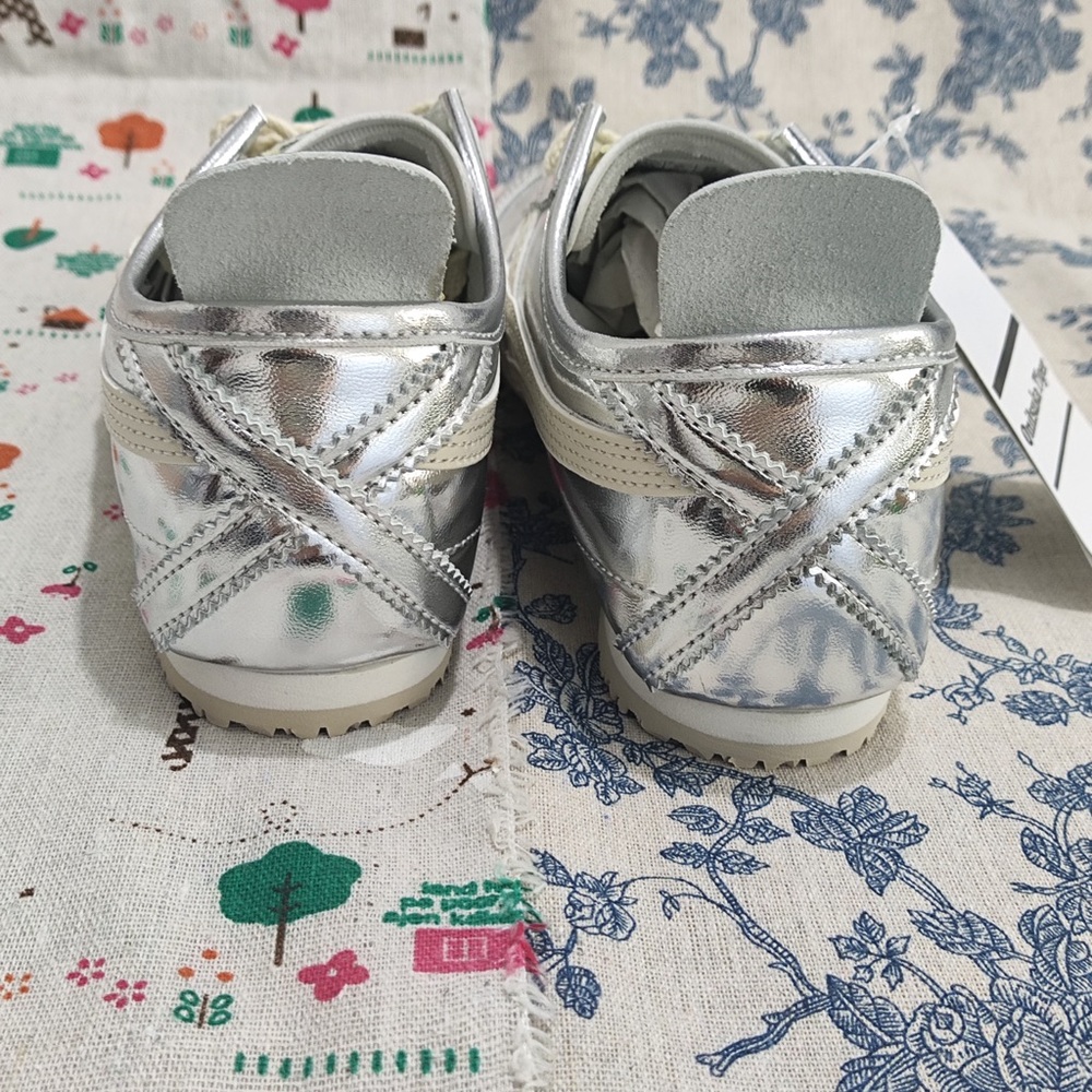 Onitsuka Tiger by Asics Metallic Silver Sneakers with Cream Laces - Picture 5 of 10